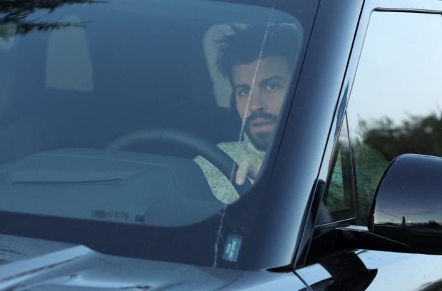 Gerard Piqu&eacute; en su coche. / Gtres