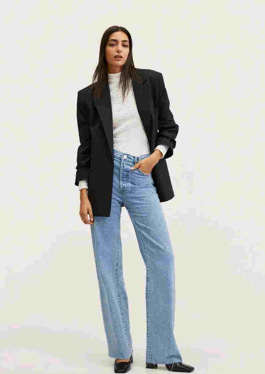 Nunca unos vaqueros han sentado mejor: estos de Mango Outlet se están agotando