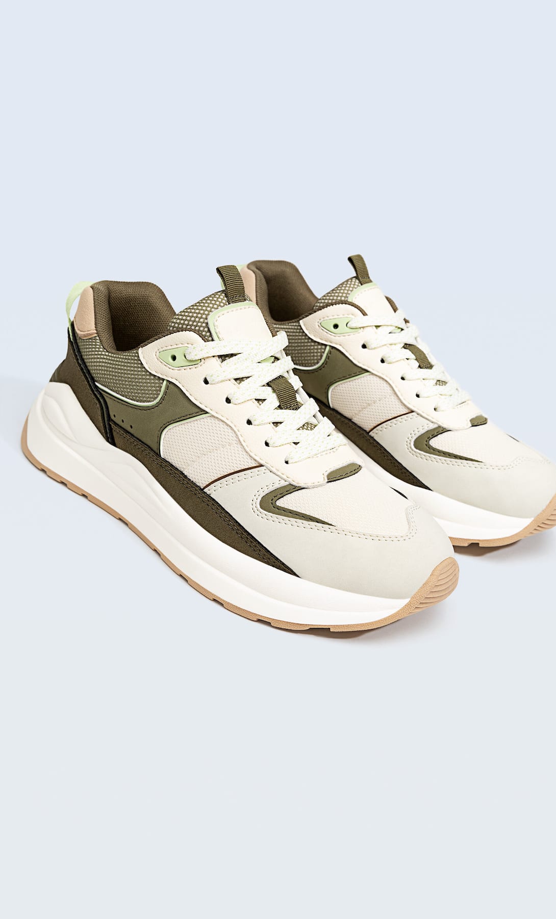  Como si fueran Adidas: as&iacute; son las nuevas zapatillas de Stradivarius que enloquecen a sus clientes