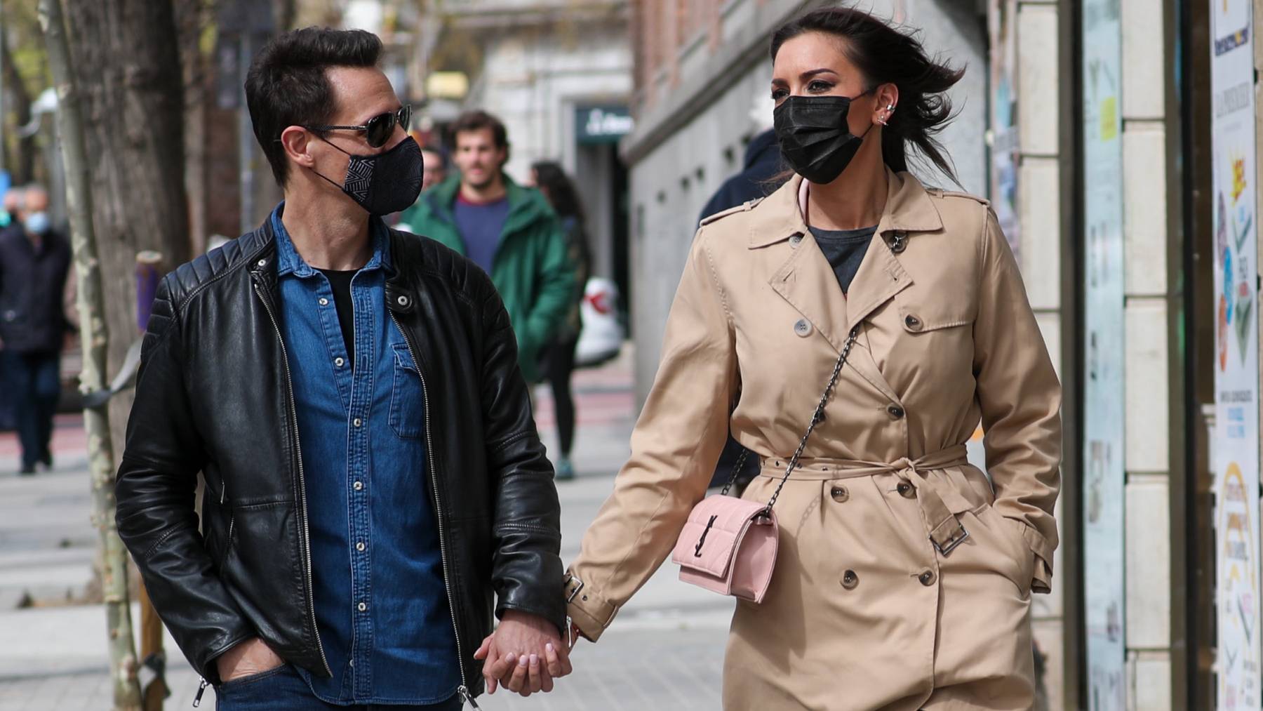 Christian G&aacute;lvez y Patricia Pardo paseando de la mano / Gtres