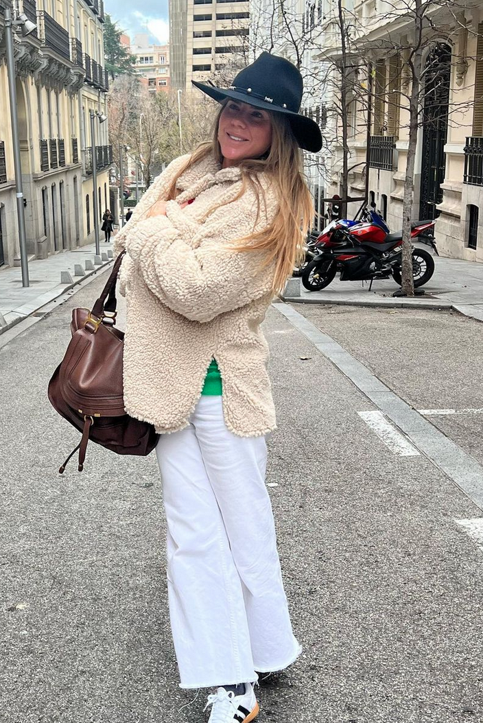 Amelina Bono lo vuelve a hacer: vuelve loca a todas su fans con esta sobrecamisa de borrego