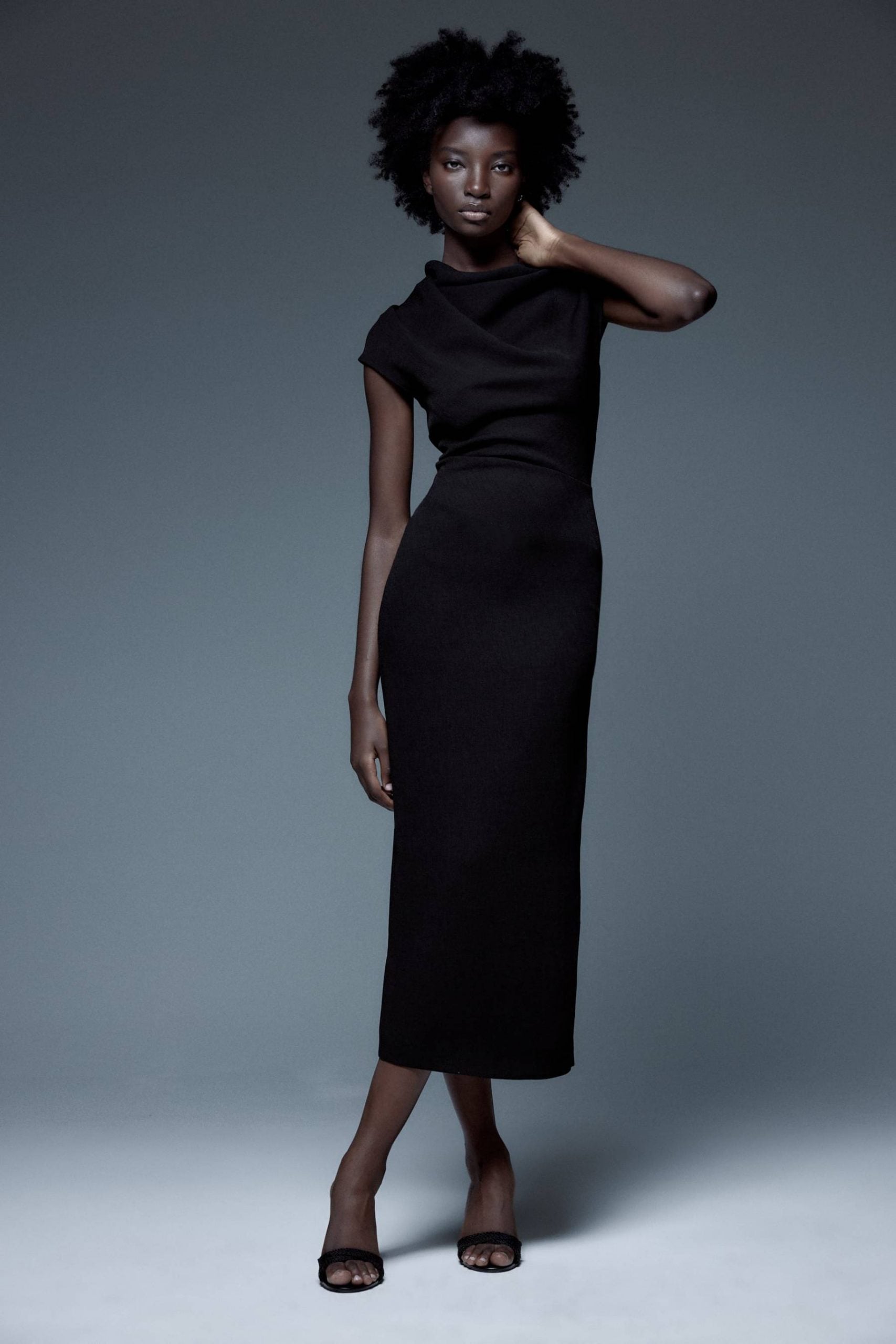 Vestido de tubo drapeado / Zara