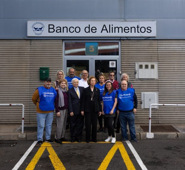 La Reina Sof&iacute;a en el banco de alimentos / BANCOTEIDE