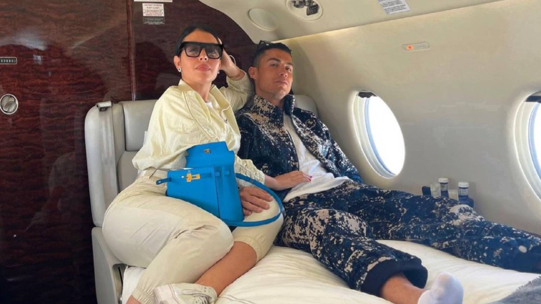 Georgina Rodr&iacute;guez y Cristiano Ronaldo en su avi&oacute;n privado / Instagram