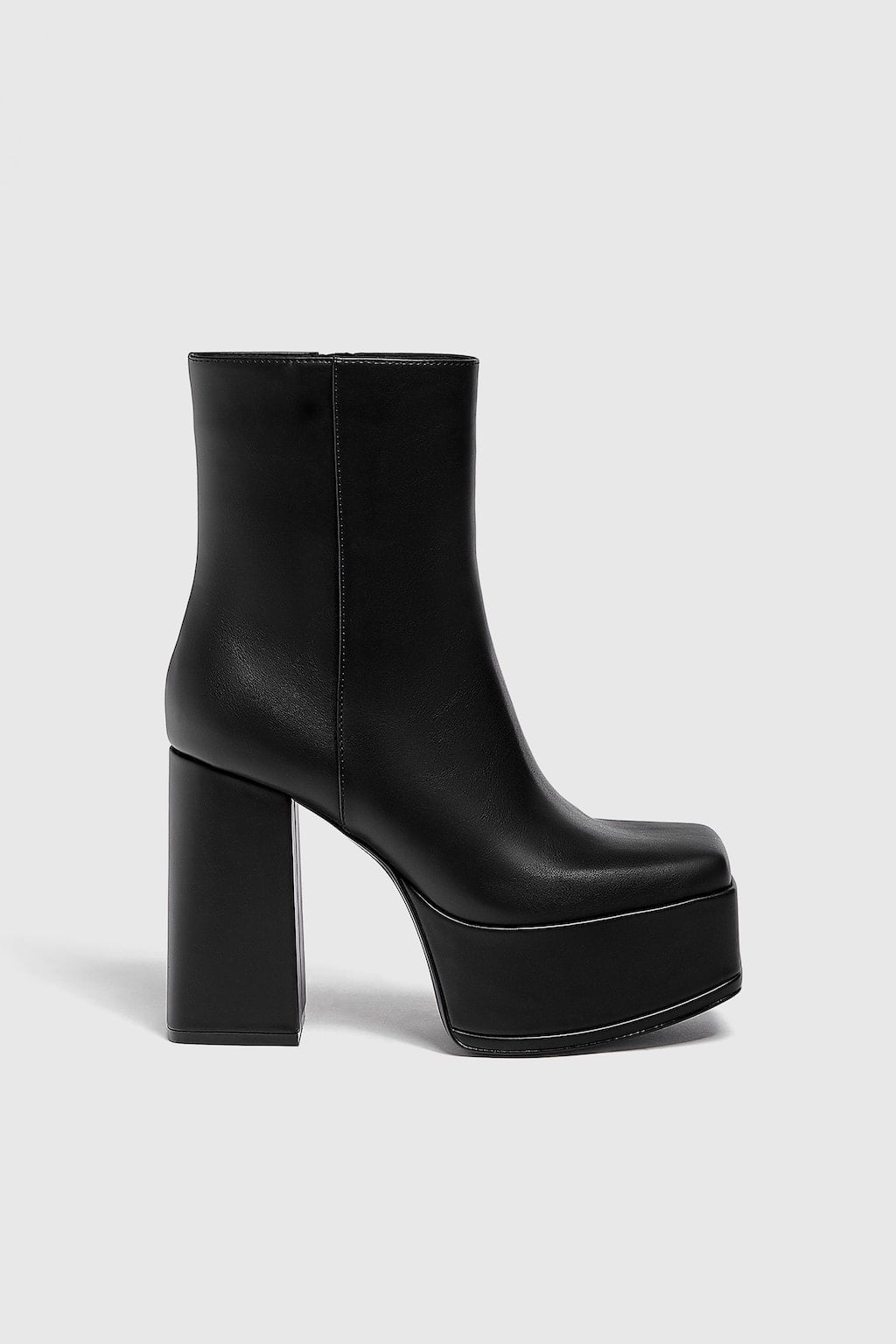 Los botines que son chollazos y que darán rollazo a tu look los vende Pull&Bear