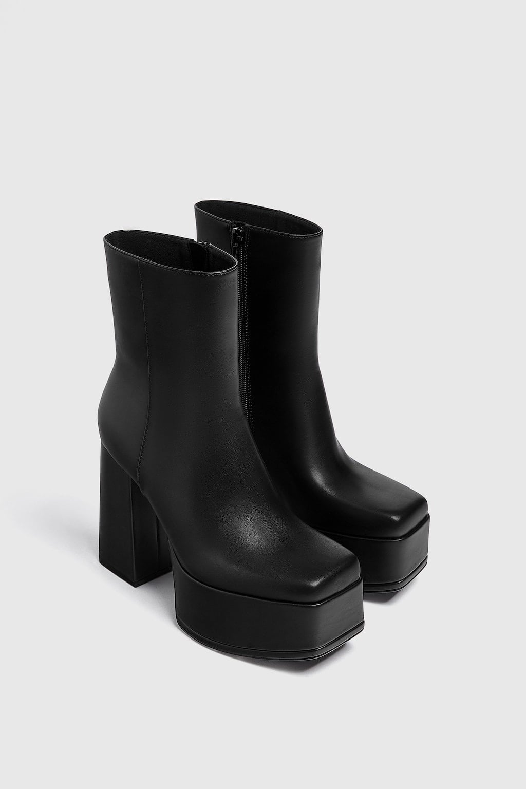 Los botines que son chollazos y que darán rollazo a tu look los vende Pull&Bear