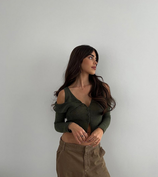 La influencer Violeta Mangri&ntilde;&aacute;n enciende las redes con este top de no-rebajas de Zara por menos de 30 euros