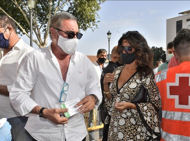 Carlos Herrera y Pepa Gea en Cádiz. / Gtres