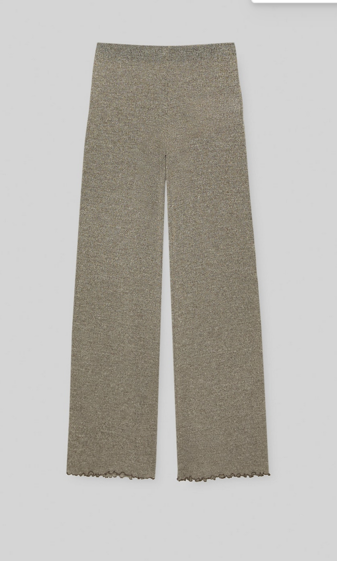 Pull&Bear rebaja los pantalones perfectos para ir a la oficina: ahora por menos de 10 euros