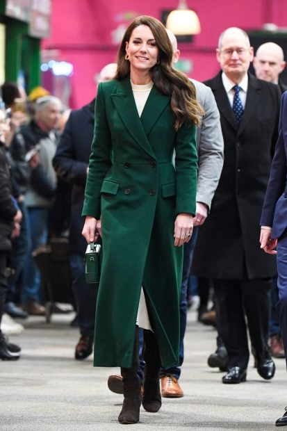 Catalina Middleton paseando y saludando a gente en Leeds. / Gtres