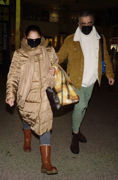 Isabel Pantoja y su hermano Agust&iacute;n en el aeropuerto de Jerez. / Gtres