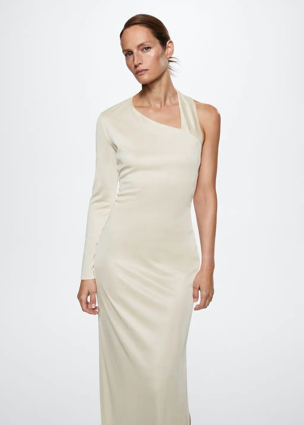 Estos son los vestidos blancos de Mango que quedan bien a todos los cuerpos