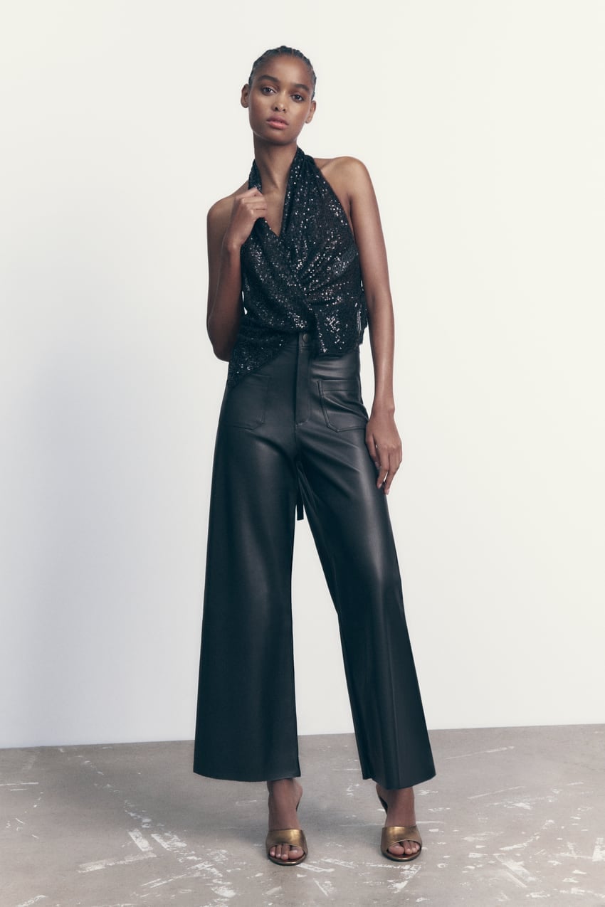 Los pantalones efecto piel de Zara que se venden como churros y quedan genial con cualquier look