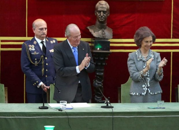 Nicol&aacute;s Murga en la entrega de un premio a Margarita Salas en 2016 / Gtres