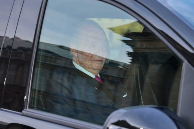 El Rey emérito en el coche / Gtres