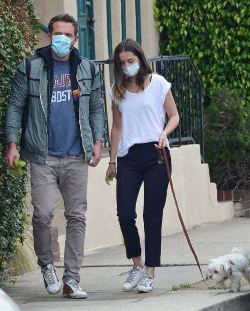 Ana de Armas apuesta en varias ocasiones por Golden Goose / Gtres
