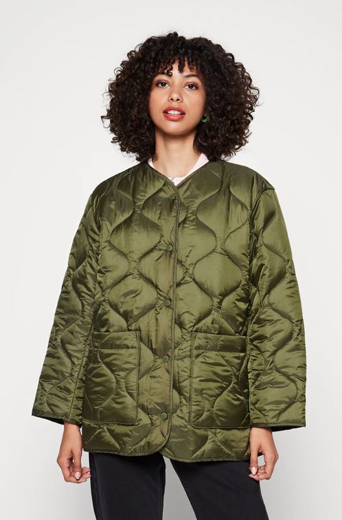 No te puedes quedar sin esta chaqueta de Zalando &iexcl;Abriga y no pesa nada!