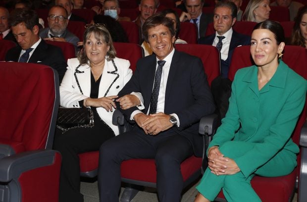 Manuel D&iacute;az, Virginia Troconis y Mar&iacute;a de los &Aacute;ngeles Quesada en el 20 aniversario del nombramiento del V Califa / Gtres