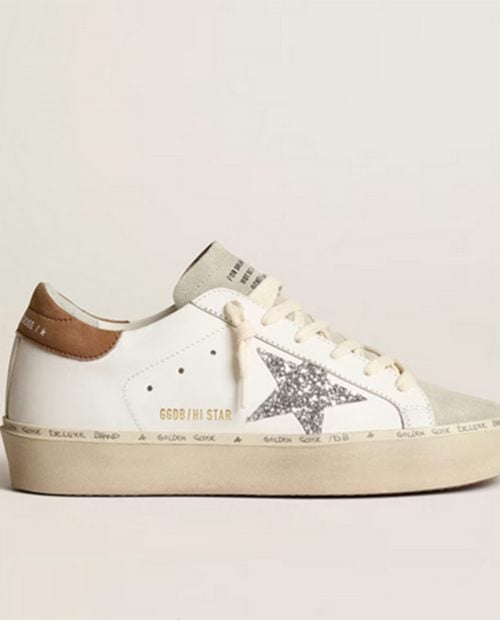 Zapatillas Golden Goose blancas con detalles marrones y estrella plateada de Golden Goose / Golden Goose
