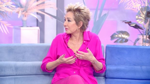 Ana Rosa Quintana en el plat&oacute; de 'El Programa de Ana Rosa'. / Telecinco
