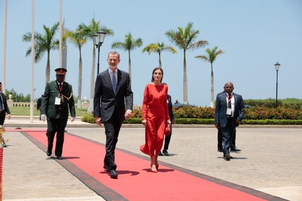 Los Reyes aterrizando en Angola / Gtres