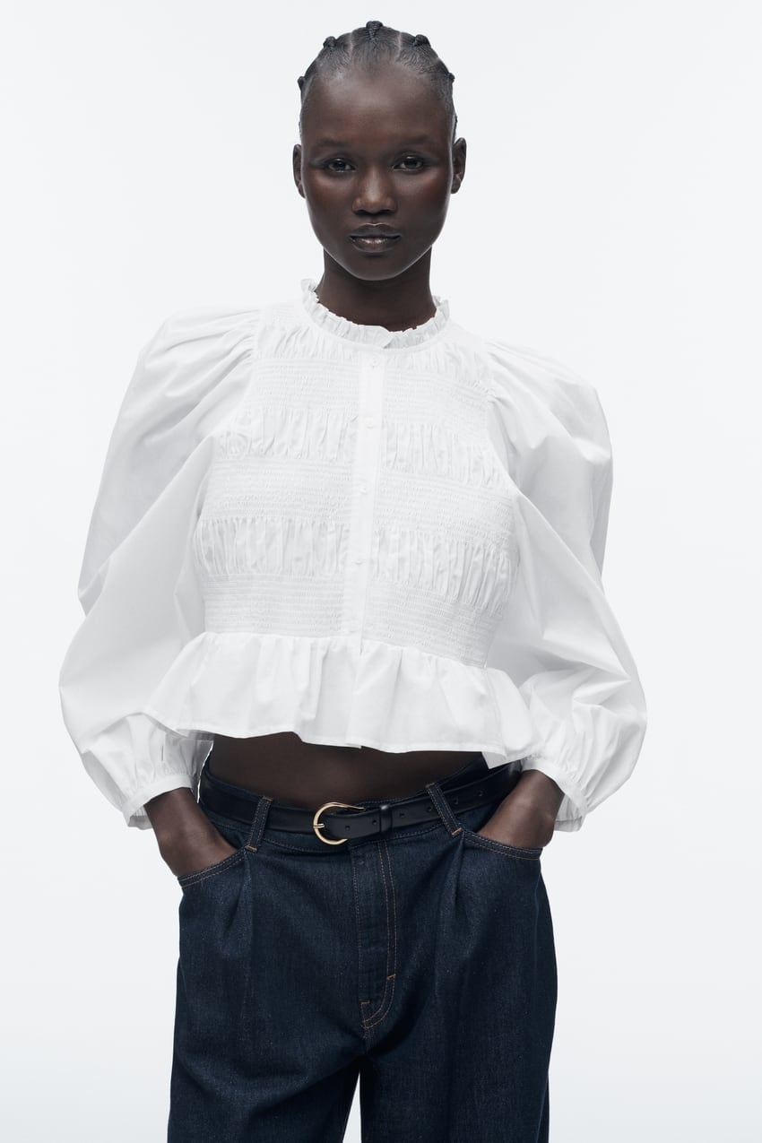 As&iacute; es la camisa blanca de popel&iacute;n que se ajusta a tu cuerpo: la tienes en Zara a un precio Low Cost