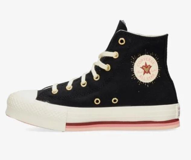 Si buscas un outfit c&oacute;modo y arreglado estas Converse ser&aacute;n el complemento perfecto