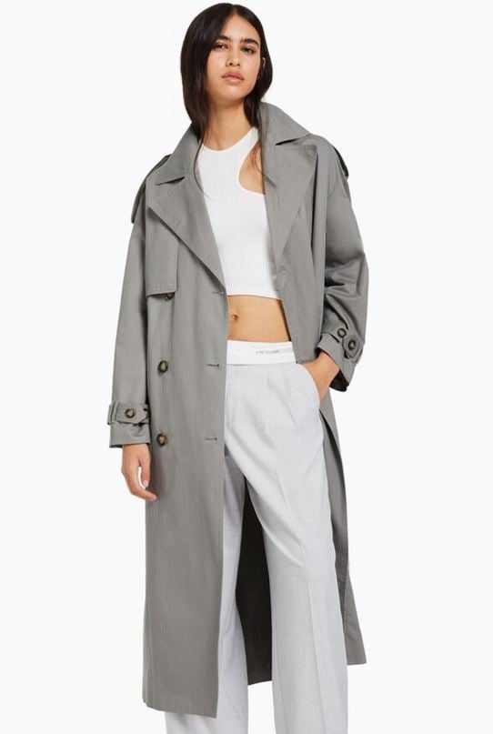 La gabardina de Bershka que no dejarás de ponerte: da rollazo