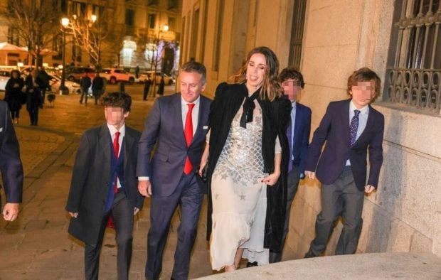 Ana Aznar a su llegada al cumplea&ntilde;os de su padre. (Foto: Gtres)