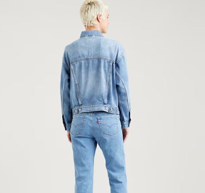 Nunca una cazadora vaquera había sido tan barata en Levis: esta te encantará