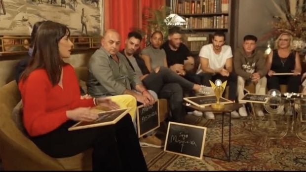 Adara Molinero y el resto de concursantes en 'Supervivientes'. / Telecinco