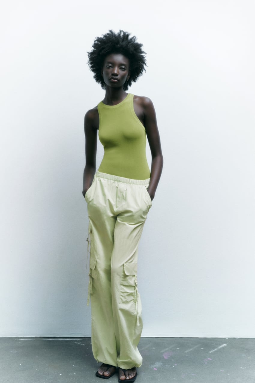 El top básico de Zara que usarás para cada outfit esta primavera: pega con todo