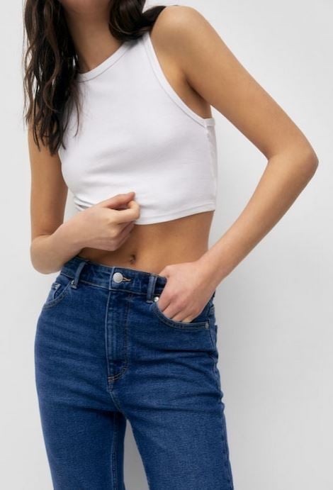 Te esconden la barriga: así son los pantalones vaqueros de Pull&Bear estrella