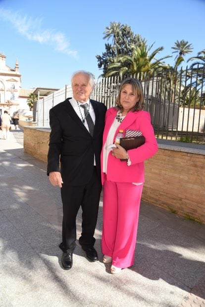 Manuel Ben&iacute;tez y Mar&iacute;a de los &Aacute;ngeles Quesada en la entrega de las medallas de Andaluc&iacute;a. / Gtres