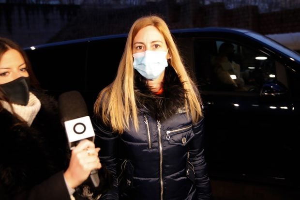 Ainhoa Armentia atendiendo a los medios de comunicaci&oacute;n / Gtres