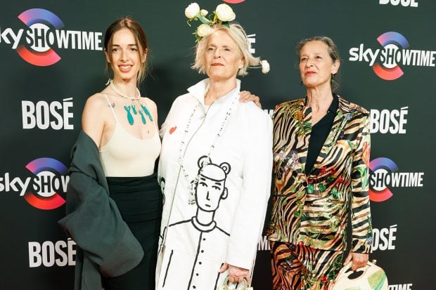 Luc&iacute;a, Paola y Palito Domingu&iacute;n en la premiere de 'Bos&eacute;'. / Gtres