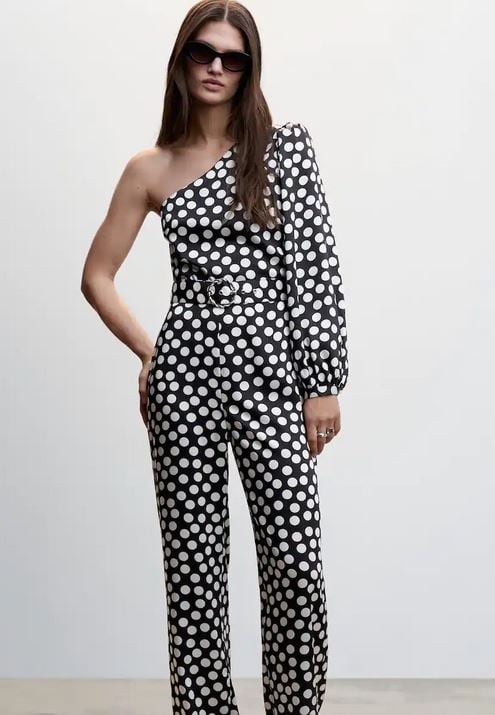 El mono de lunares de Mango que ya está casi agotado: ideal para cualquier evento de esta primavera
