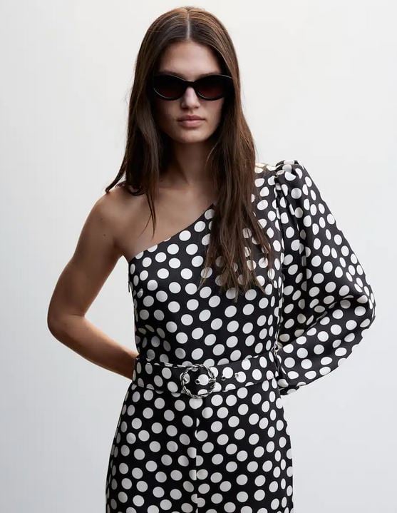 El mono de lunares de Mango que ya está casi agotado: ideal para cualquier evento de esta primavera