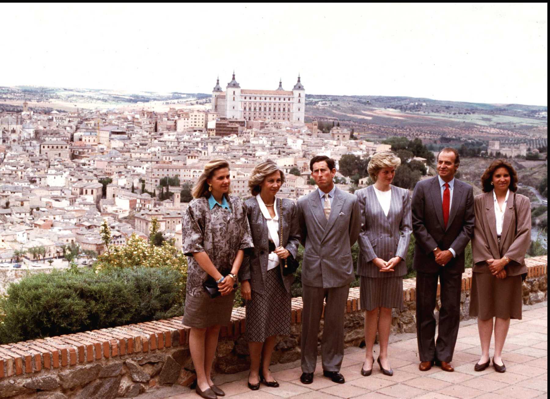 Los pr&iacute;ncipes Carlos de Inglaterra y Diana de Gales junto a Do&ntilde;a Sof&iacute;a y el Rey em&eacute;rito en su visita a Espa&ntilde;a / Gtres 