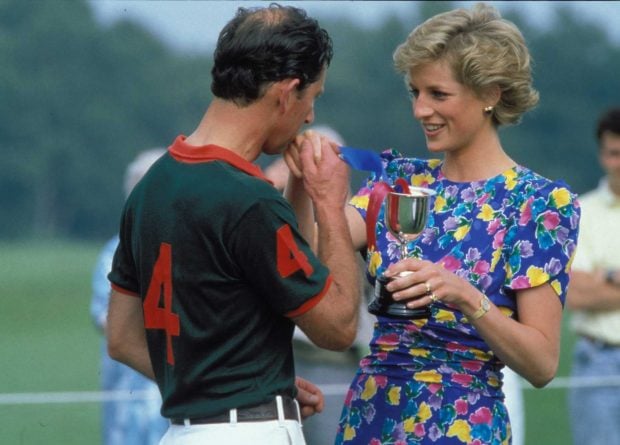 Carlos III y Diana de Gales en un partido de b&eacute;isbol / Gtres