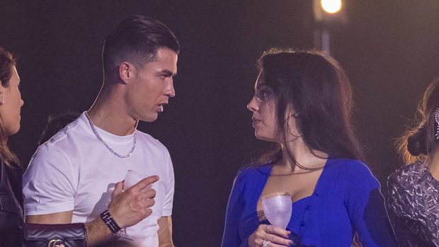 Cristiano Ronaldo y Georgina Rodr&iacute;guez con cara seria / Gtres