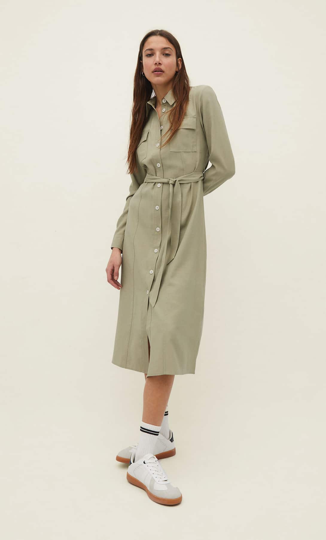 &iquest;Quieres realzar tu figura? Este vestido boho de Stradivarius no te har&aacute; bajita