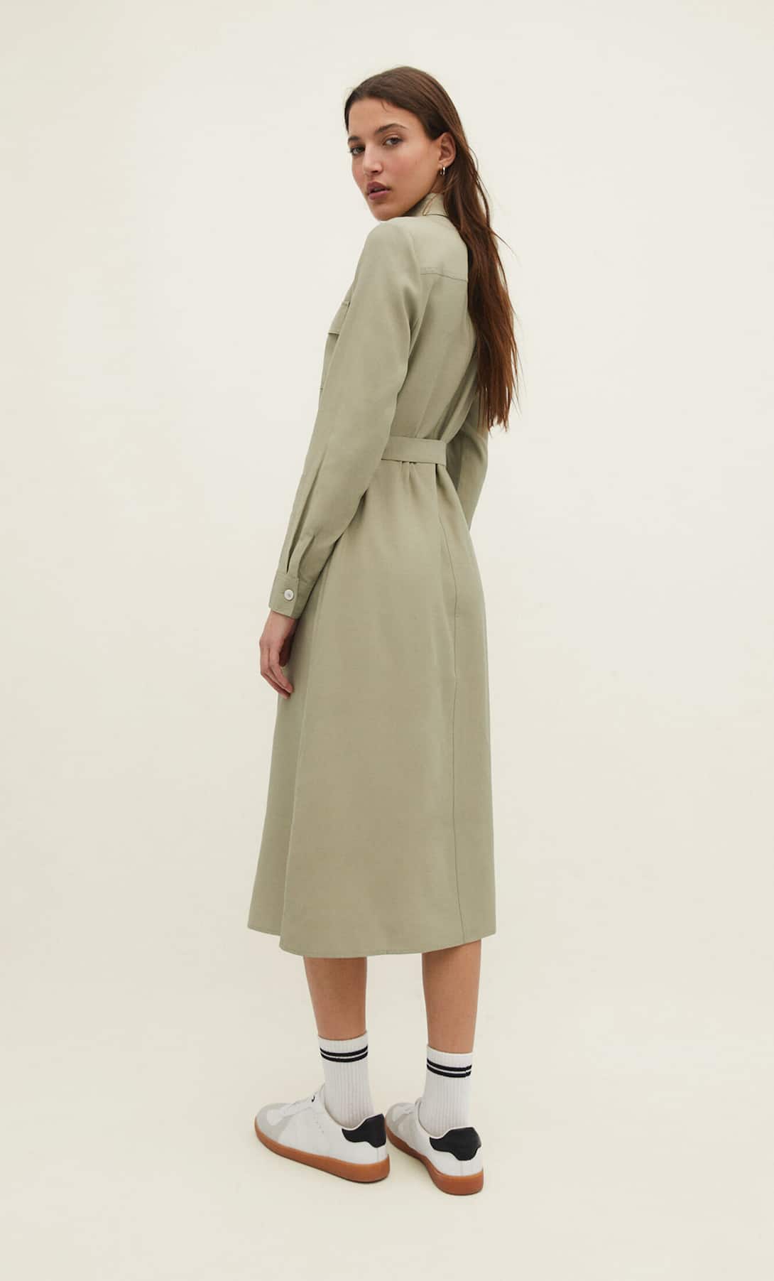 &iquest;Quieres realzar tu figura? Este vestido boho de Stradivarius no te har&aacute; bajita