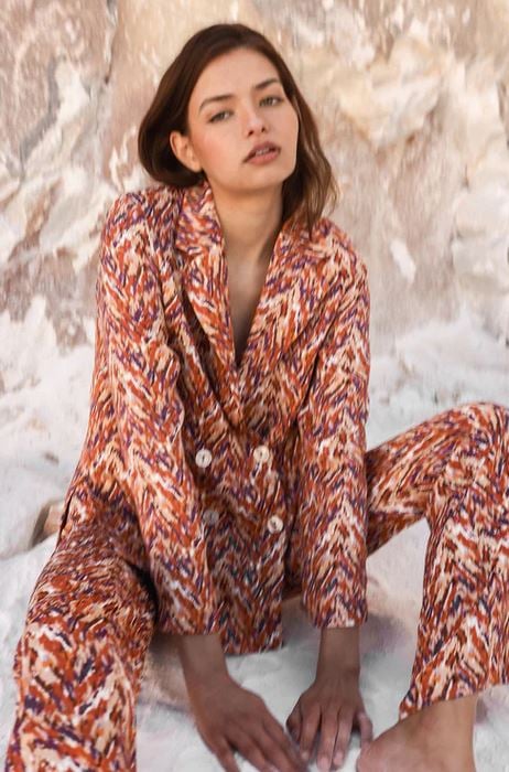 Las influencers agotan la blazer de Noon Spain que te viene genial para un bautizo o comuni&oacute;n