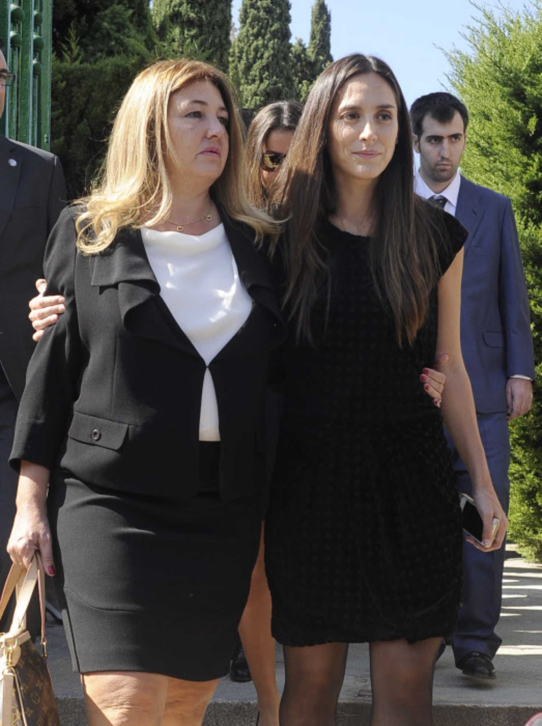 Laura Boyer y Tamara Falc&oacute; en el entierro de Miguel Boyer / Gtres