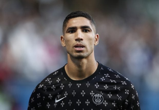 Achraf Hakimi vistiendo la camiseta del Par&iacute;s Saint-Germain / Gtres