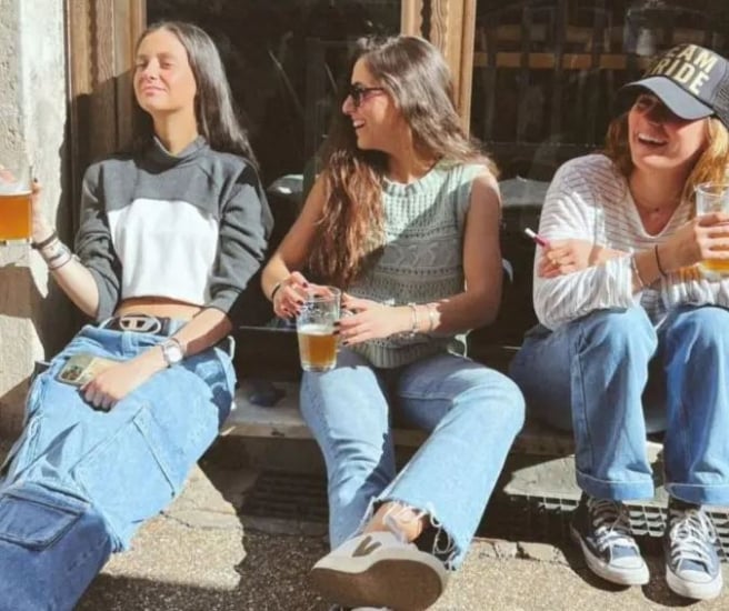 Victoria Federica con una cerveza en Roma / Instagram: @vicmabor