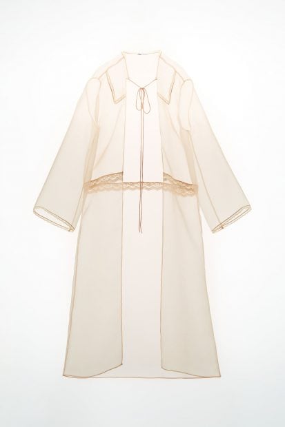 Nueva bata de organza de Zara. / Zara