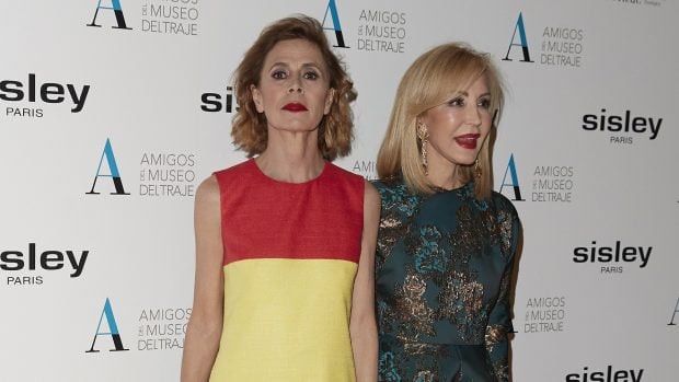 &Aacute;gatha Ruiz de la Prada y Carmen Lomana en un photocall / Gtres
