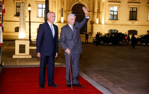 Mario Vargas Llosa y su familia en Per&uacute;. / Gtres
